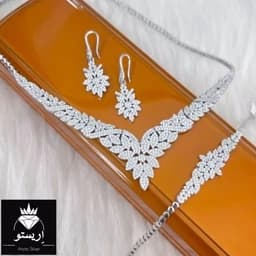 سرویس نقره بسیار شیک میکرو جواهری فلاور با عیار 925 و آبکاری طلاسفید دقیقا مشابه نمونه طلا — تصویر ۲
