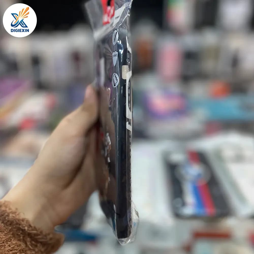 کاور چرم گلدوزی مناسب برای آیفون 13 پرومکس — تصویر ۵
