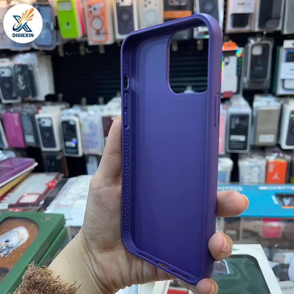 کاور Lacoste طرح چرمی گلدوزی مناسب برای آیفون 13 پرومکس — تصویر ۲