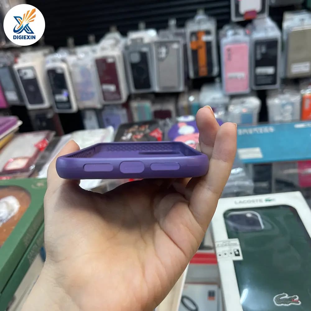کاور Lacoste طرح چرمی گلدوزی مناسب برای آیفون 13 پرومکس — تصویر ۶