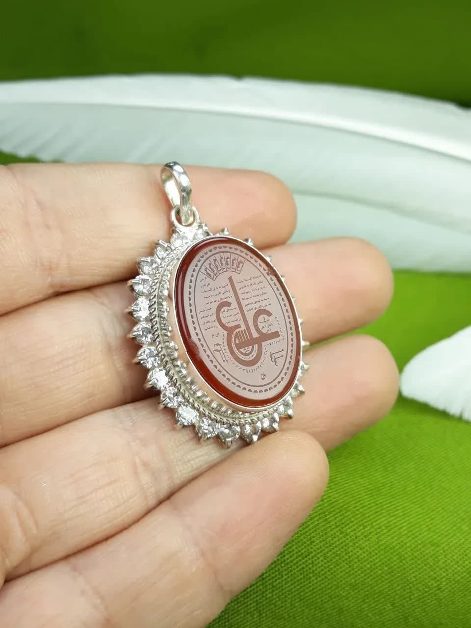 مدال عقیق معدنی