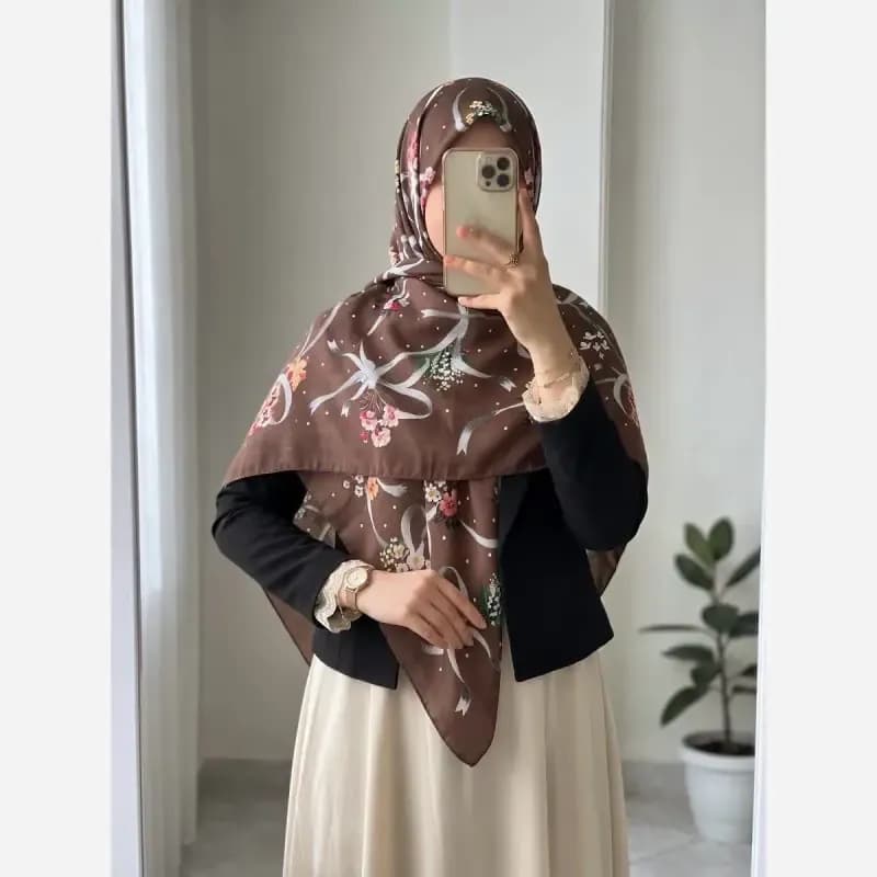 روسری طرحدار پاییزی نخی درجه یک قواره 140 — تصویر ۳