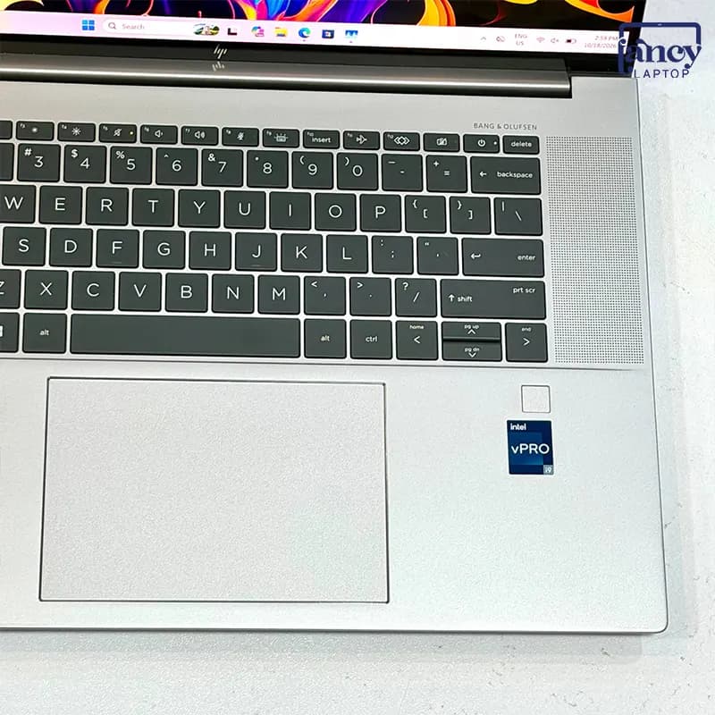 لپ تاپ استوک 16 اینچی اچ پی ZBook Studio G10 Core i9-13900H 16GB DDR5 1TB NVMe SSD NVIDIA GeForce RTX A1000 6GB GDDR6 4K OLED Touch — تصویر ۳