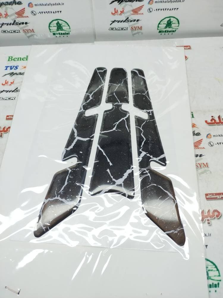 پد (برچسب) ارم ژله ای روی باک ساده انواع موتورسیکلت مشکی خط سفید 3 تکه
