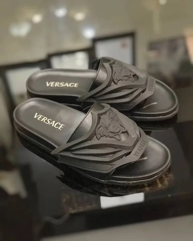 کد 300 صندل ورساچه versace چرم و تزریق مشکی مادوکا — تصویر ۲