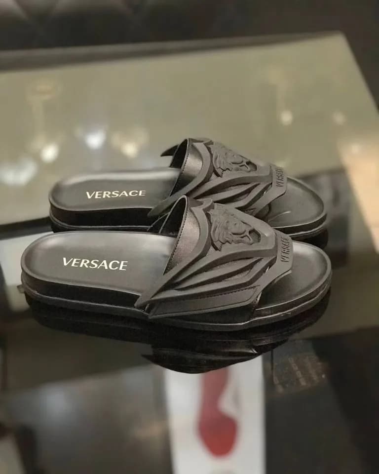 کد 300 صندل ورساچه versace چرم و تزریق مشکی مادوکا — تصویر ۳
