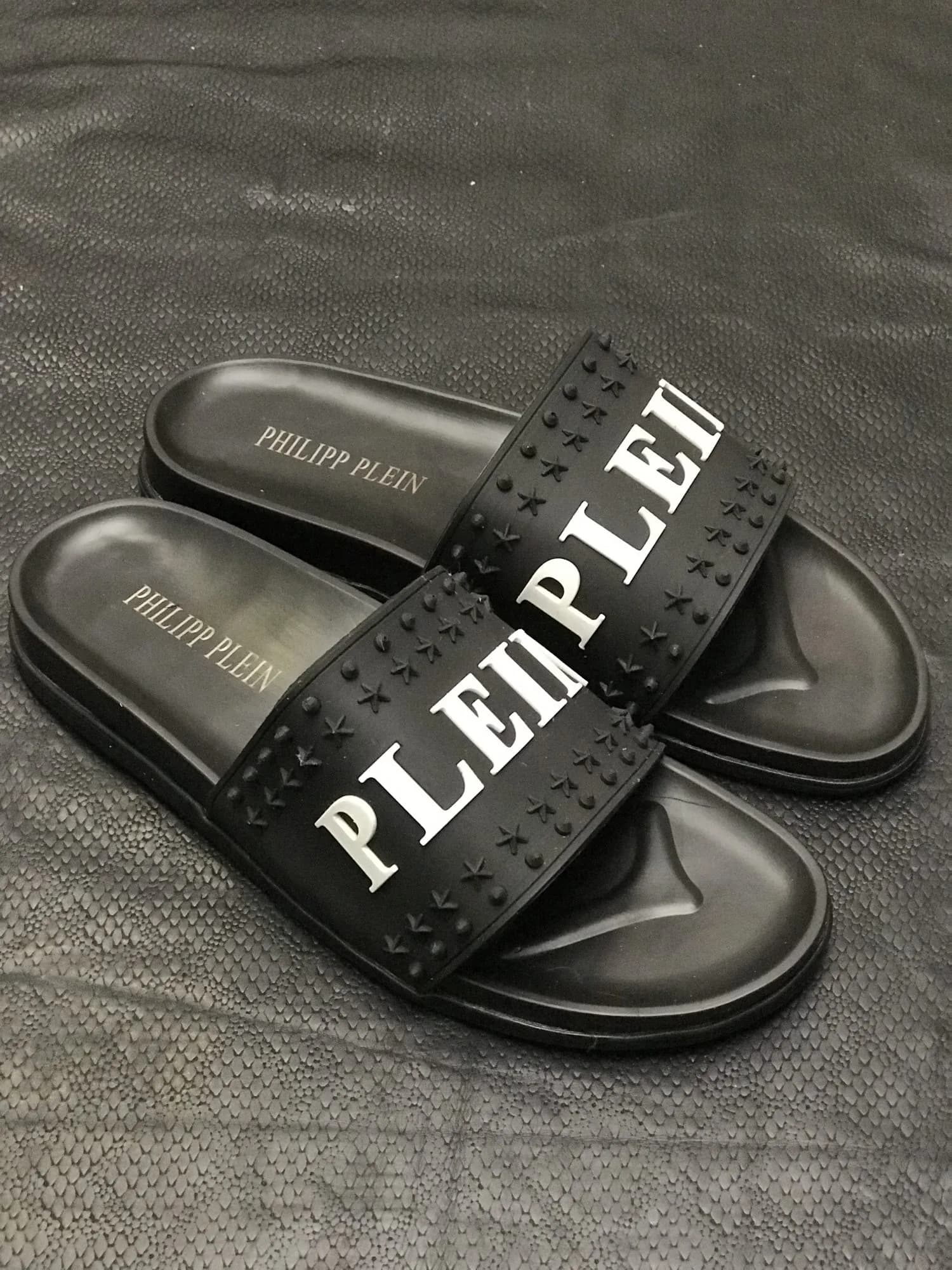 کد 300 کد 339 صندل فیلیپ پلین PHILIPP PLEIN میخ دار ستاره دار مشکی سفید