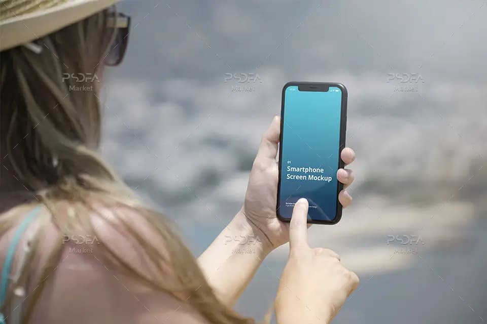 موکاپ موبایل آیفون در منظره و طبیعت ساحل با فرمت PSD — تصویر ۴