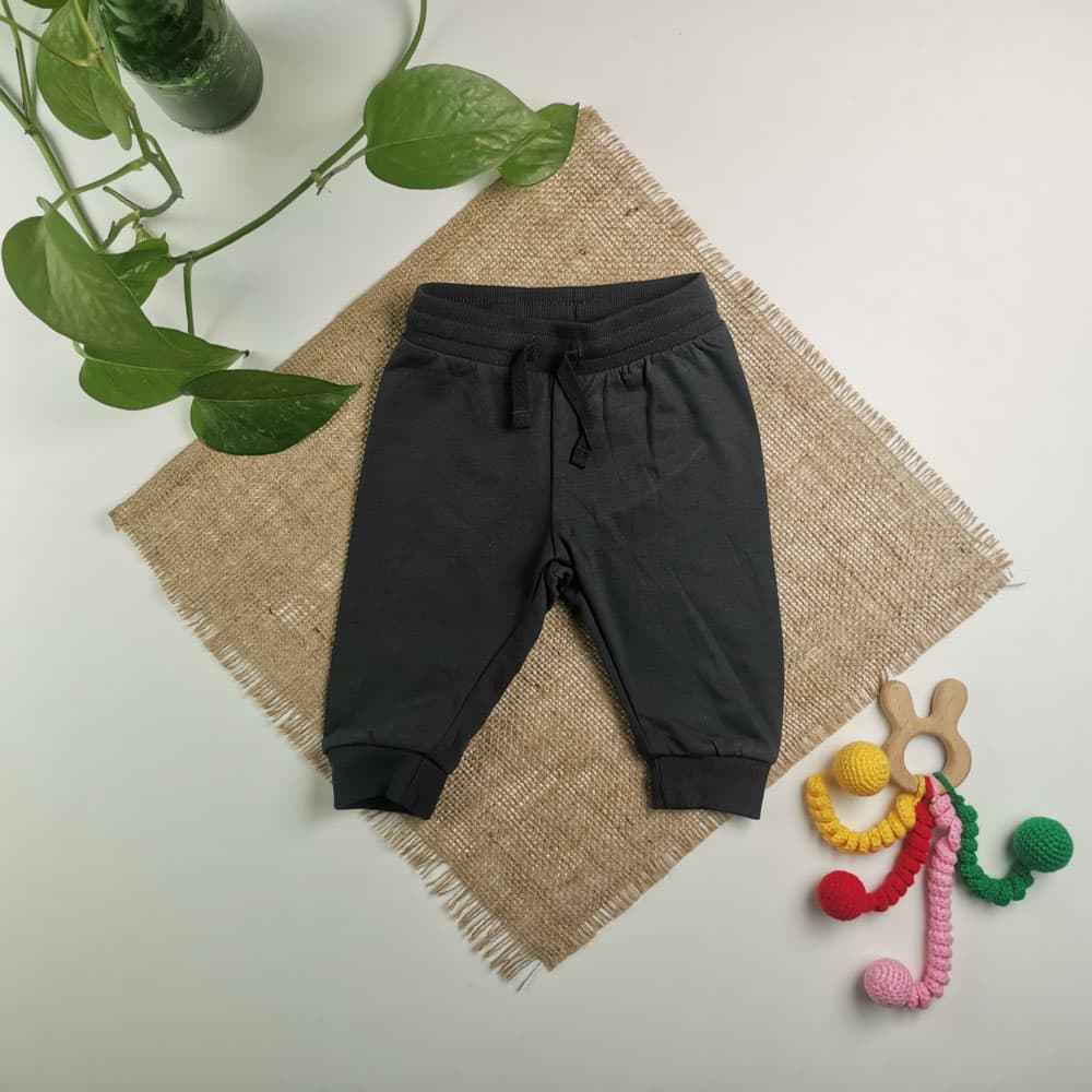 شلوار نوزادی اسلش برند H&M طرح کمرکش توکرک ذغالی رنگ – 2-4 ماه