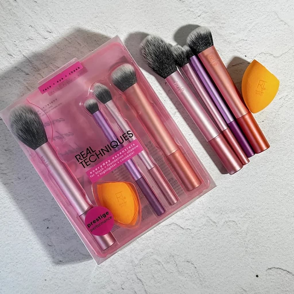 ست براش و اسفنج آرایشی ریل تکنیک (REAL TECHNIQUES EVERYDAY ESSENTIALS SET)