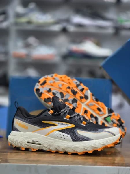 کتونی مسترکوالیتی بروکس کاسکادیا 18 سایز ۴۰ الی ۴۵ ساخت ویتنام Brooks Cascadia 18