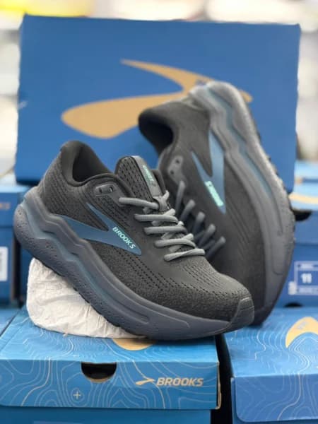 کتونی رانینگ و پیاده روی وارداتی بروکس گاست مکس ۲ Brooks ghost max 2 ساخت ویتنام سایز 40 الی 45