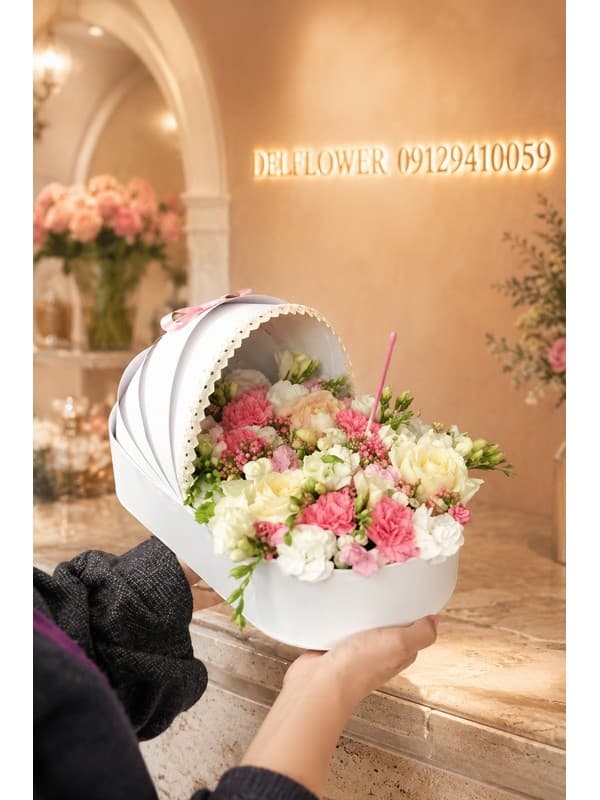 باکس گل نوزادی سفید و آبی باکس گل نوزاد