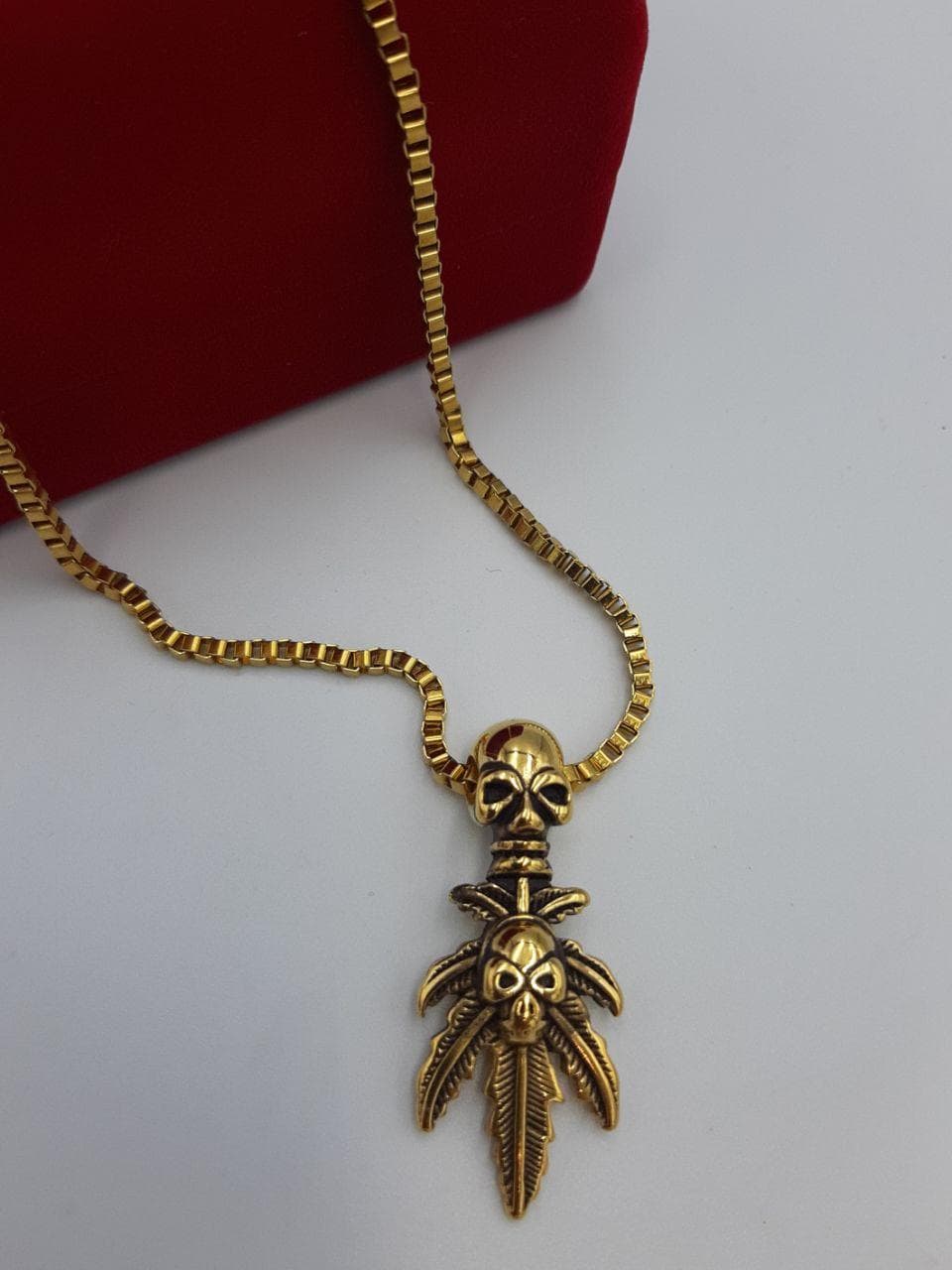 گردنبند طرح جمجمه خاص
