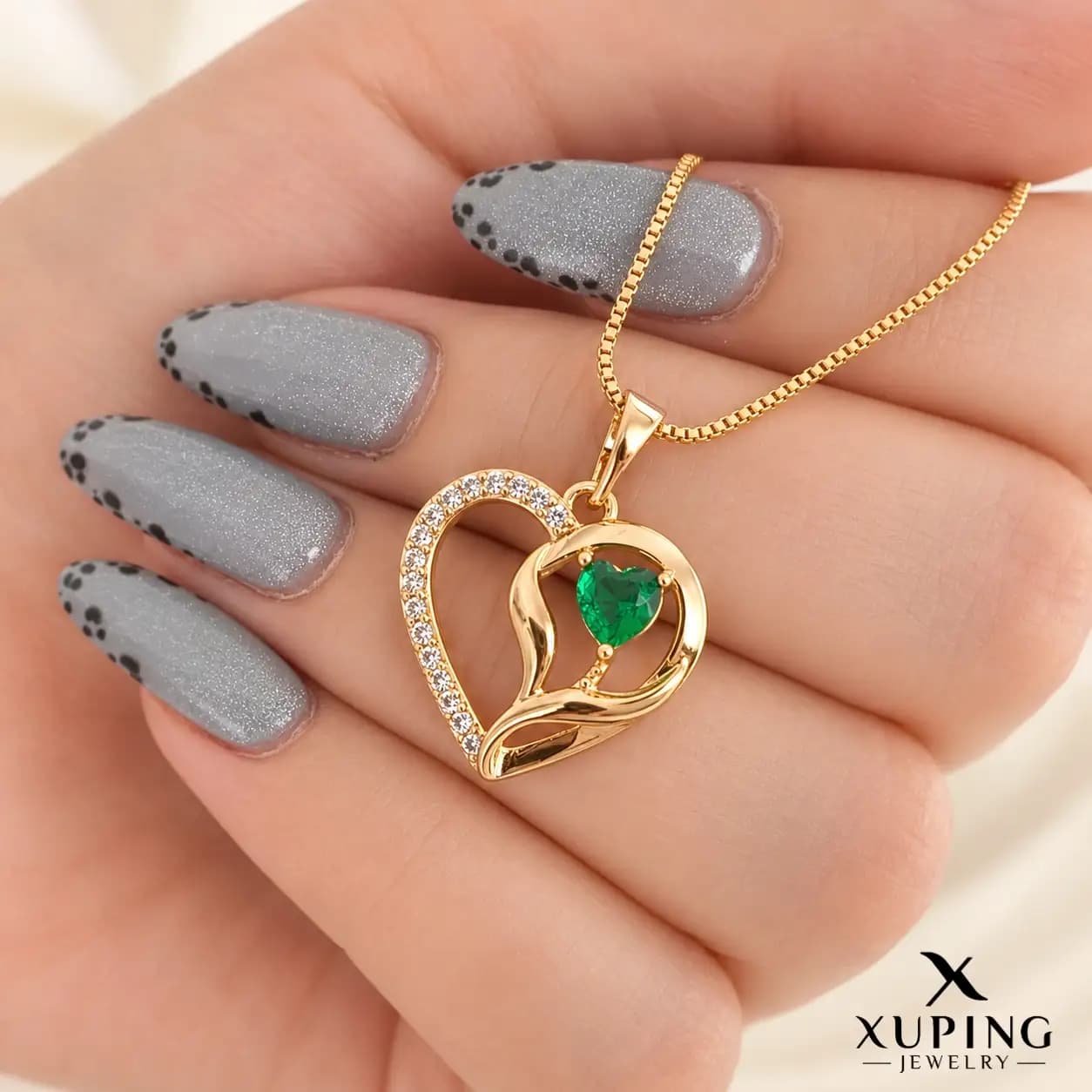 پلاک قلب نگین زمردی ژوپینگ