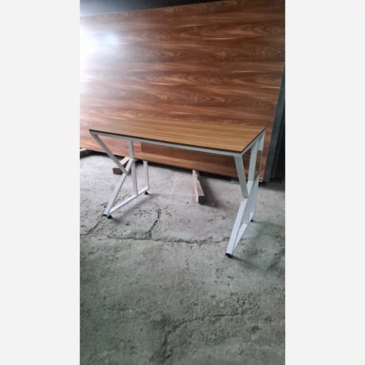 میز مدل kمیز تحریر میز کامپیوتر چوبی فلزی مبلمان آپادانا apadana مدل 636591