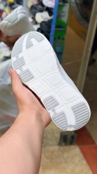 کتونی مسترکوالیتی اسکیچرز مکس کوشن Skechers Max Cushioning سایز 37 الی 40 ساخت ویتنام — تصویر ۳