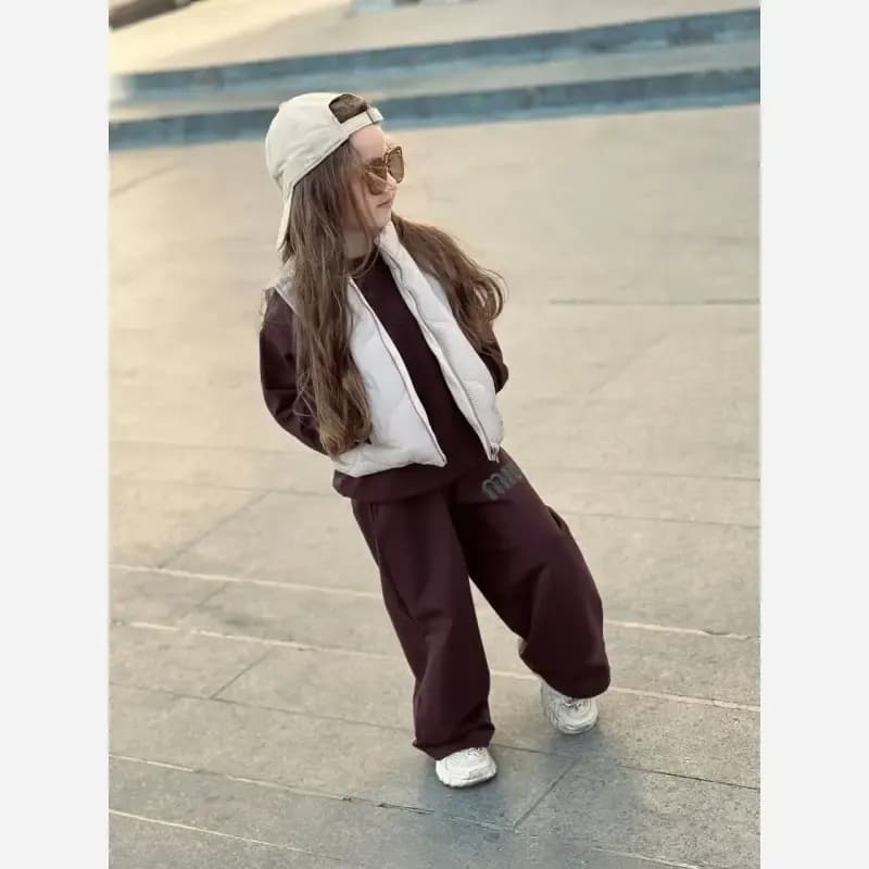 ست بلوز شلوار پافر دخترانه دورس نخ پنبه رنگ قهوه ای و کرم سایز 4 تا 7 سال — تصویر ۳
