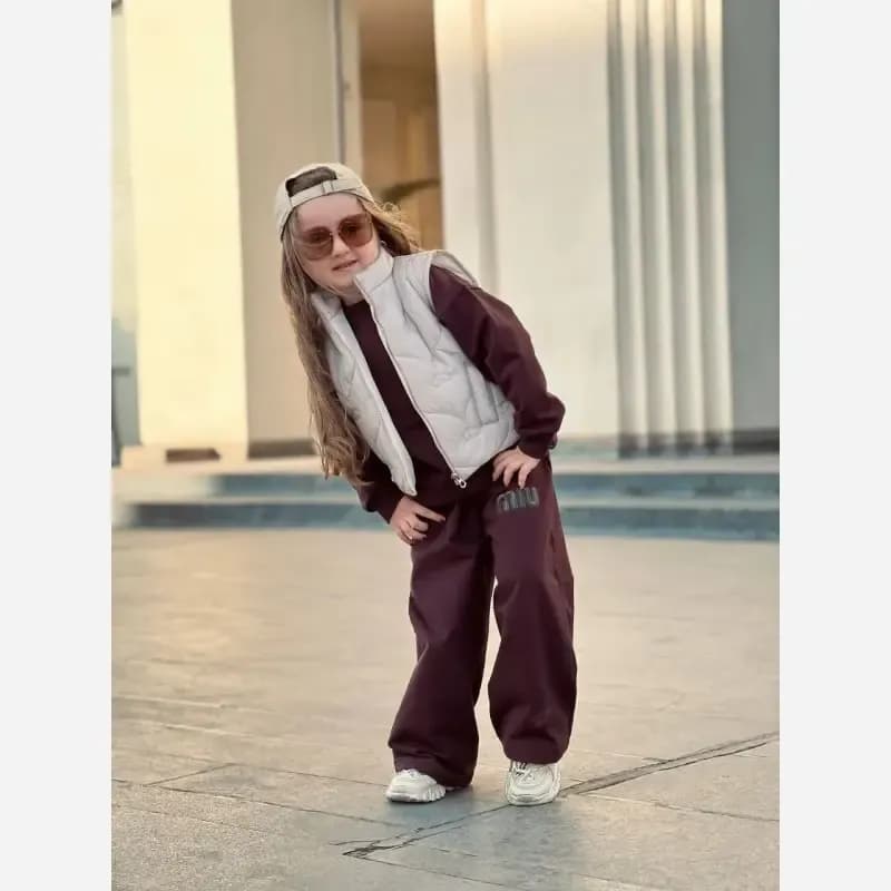 ست بلوز شلوار پافر دخترانه دورس نخ پنبه رنگ قهوه ای و کرم سایز 4 تا 7 سال — تصویر ۲