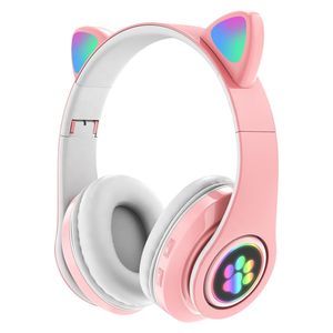 هدفون بلوتوثی مدل Earcat-B39 بدون قابلیت نویز کنسلینگ، درگاه شارژ microUSB، دارای میکروفون داخلی، با قابلیت تنظیم اندازه سری هدفون، دارای نورپردازی RGB