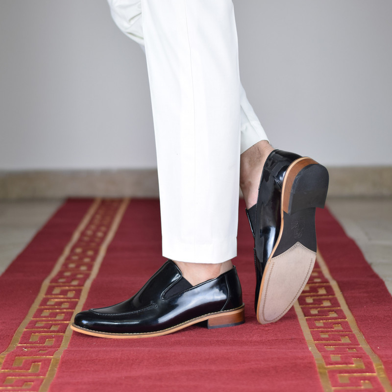 کفش رسمی مردانه کرمانی مدل چرم ورنی طبیعی دستدوز کد 372 — تصویر ۳