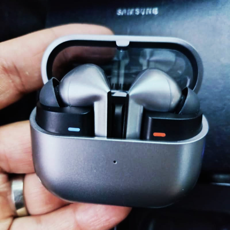 هدفون بلوتوثی شیائومی مدل Buds 3 Pro — تصویر ۳