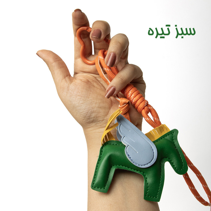 آویز کیف زنانه مدل چارم بگ طرح اسب بالدار کد 2100090 — تصویر ۵