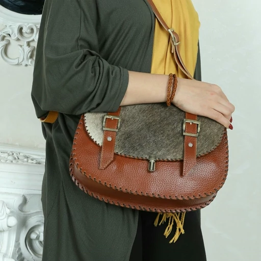 کیف دوشی زنانه چرم طبیعی گاوی مدل A121 کاملا دست دوز