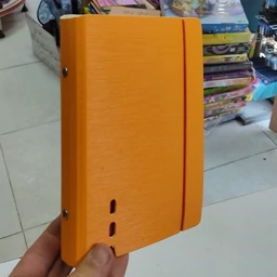 دفترچه یادداشت کلاسوری اندازه یک هشتم با دیوایدر طلقی و جای کارت با جلد سخت — تصویر ۳