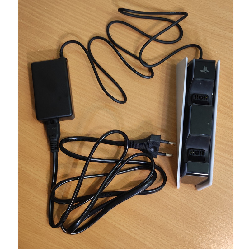 پایه شارژر دسته بازی پلی استیشن 5 HIGH COPY مدل CFI-ZDS1 — تصویر ۴
