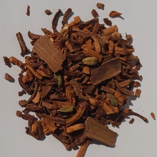 چای میوه ای (دمنوش سیب ،به، هل و دارچین) 200 گرم چاشنی خاتون