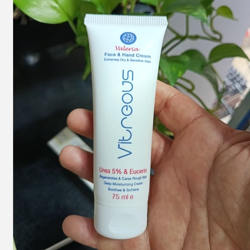 کرم دست و صورت ویتروس برای پوست های خیلی خشک و حساس 75میل حاوی اوره و اوسرین (همیشه گل با آی گل)
