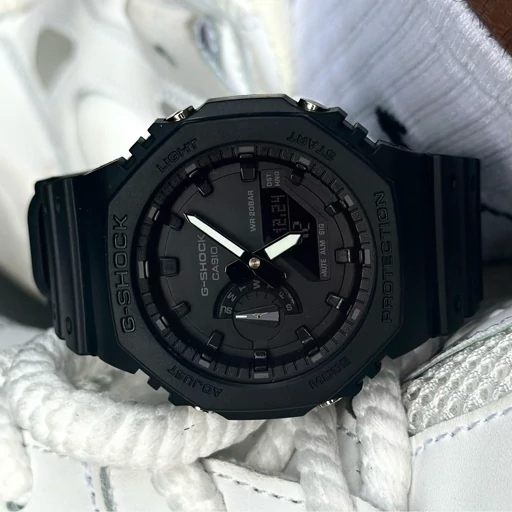 ساعت مچی مردانه جی شاک مدل GA-2100-1A1 تمام مشکی.تنظیم اتوماتیک با پایتخت کشورها ،دارای سنسور اتولایت و پاورسیوینگ