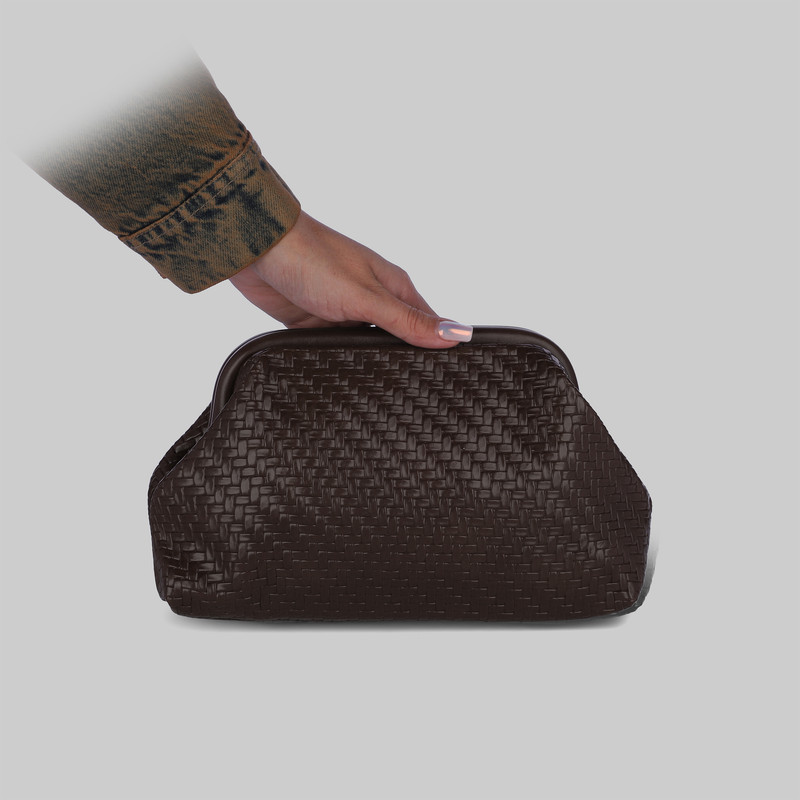 کیف زنانه رودوشی کلاچ چرم مصنوعی بند زنجیری مادامرا مدل 8902714040575 — تصویر ۵