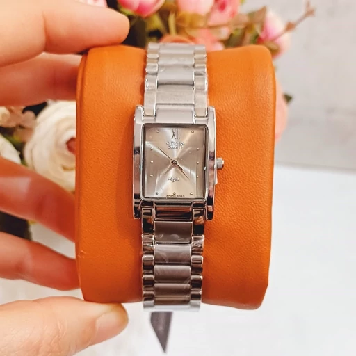 ساعت مچی زنانه سیتیزن رویال CITIZEN ROYAL ژاپن موتور طلایی مدل 466L روشن