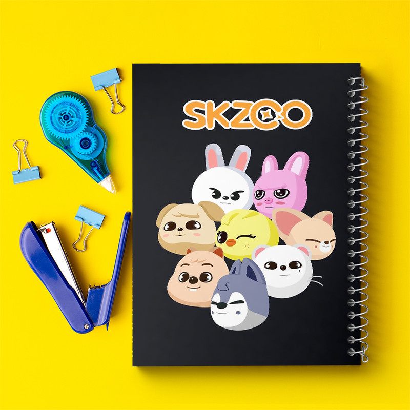 دفتر مشق 100 برگ خندالو طرح اسکیزو استری کیدز (Skzoo Stray Kids) کد F13041 — تصویر ۴