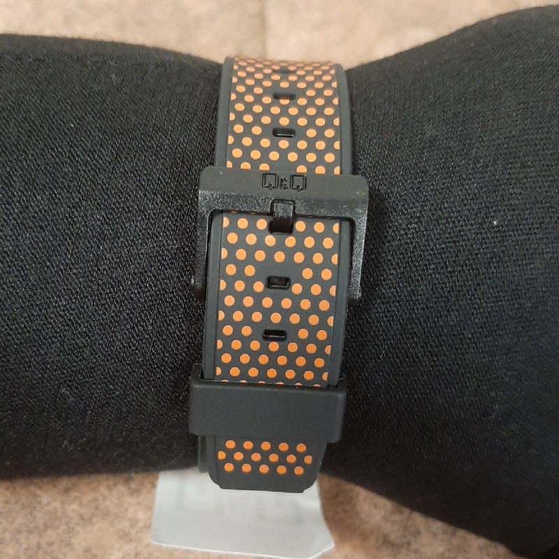 ساعت مچی عقربه ای کیو اند کیو مدل VR28J034Y — تصویر ۴