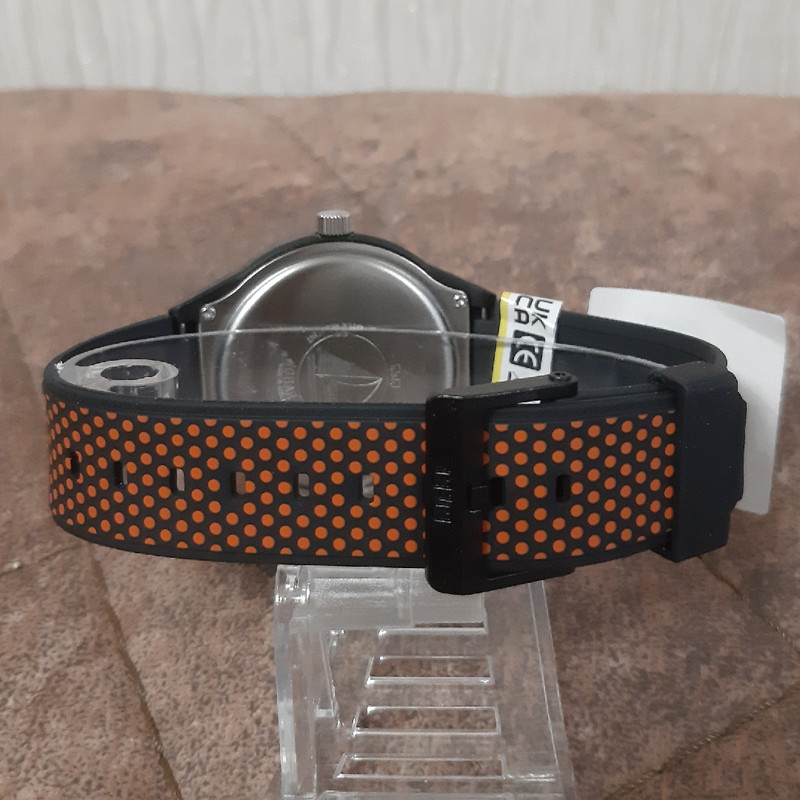 ساعت مچی عقربه ای کیو اند کیو مدل VR28J034Y — تصویر ۵