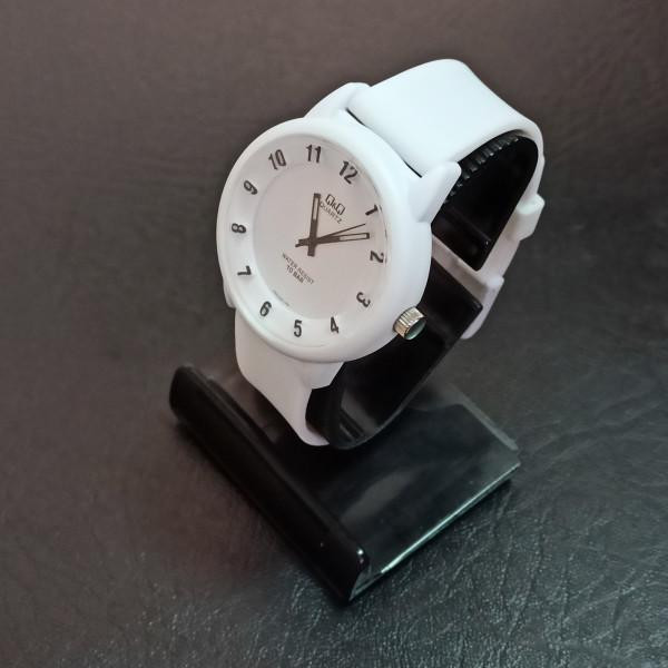 ساعت مچی عقربه ای کیو اند کیو مدل VR52J003Y — تصویر ۲
