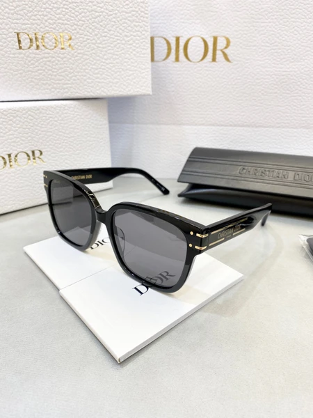 عینک آفتابی زنانه برند دیور ( DIOR ) مدل S7F | ساخت کشور چین (OEM BY CHINA)