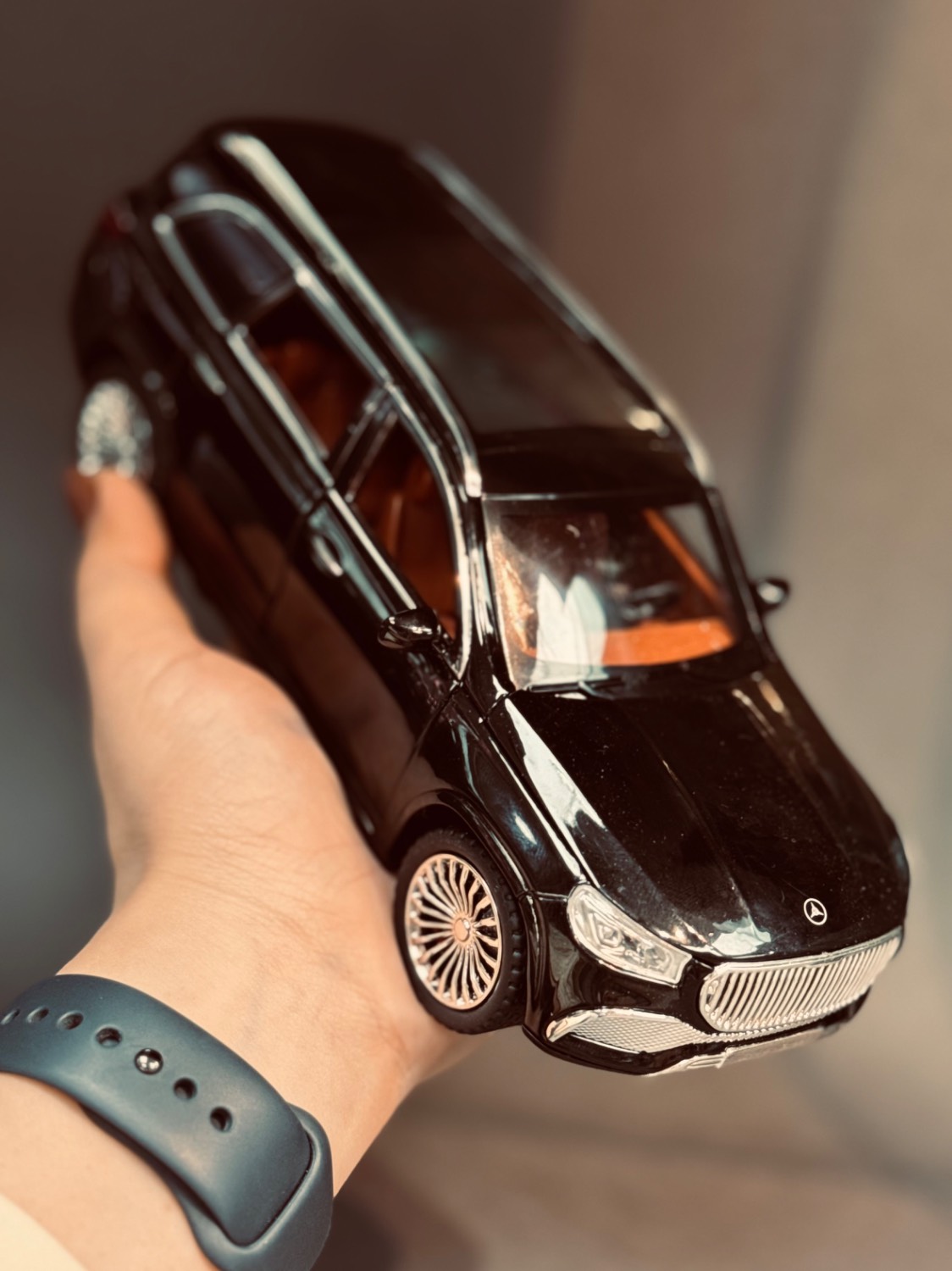 ماشین فلزی بنز میباخ — تصویر ۵