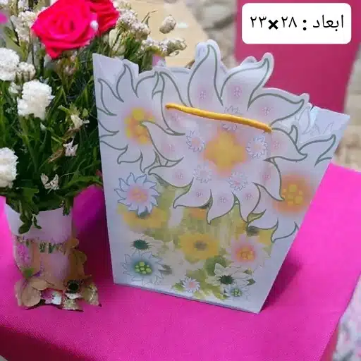 ساک هدیه پلاستیکی طرح گل فانتزی لبه گلدار سایز ۲۳×۲۸ کد 2 — تصویر ۲