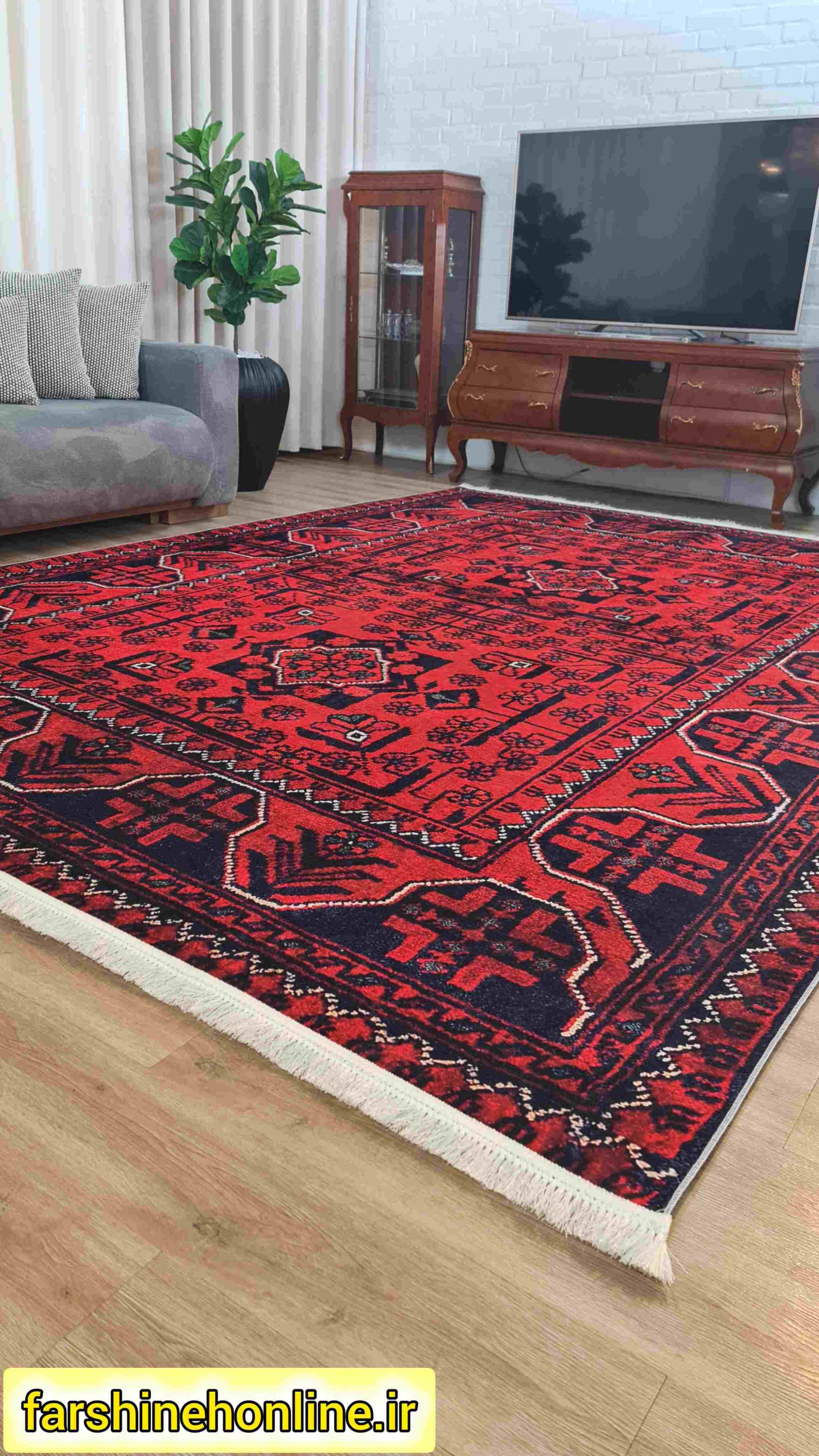 فرشینه سنتی قشقایی رنگ قرمز لاکی — تصویر ۵