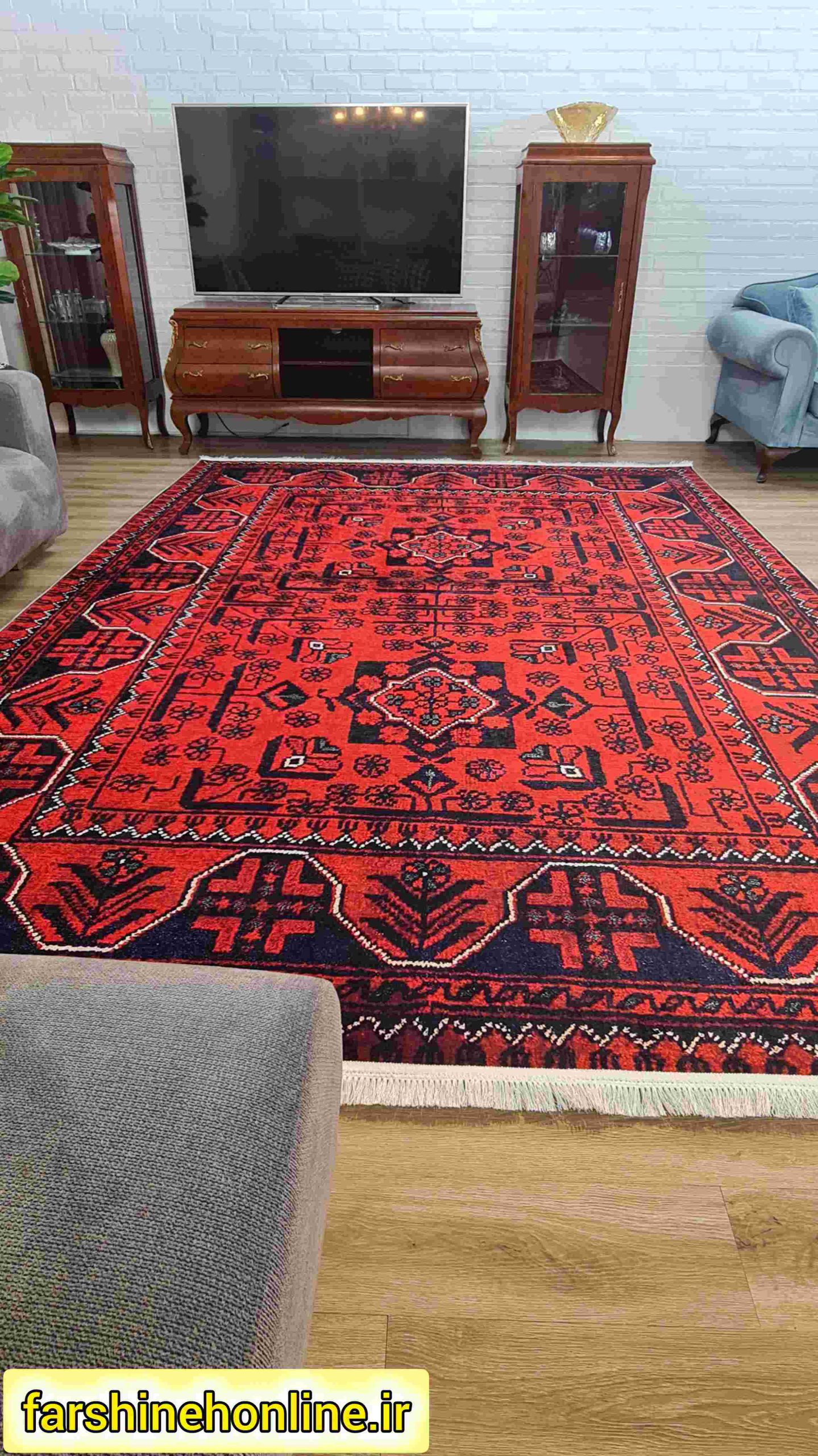 فرشینه سنتی قشقایی رنگ قرمز لاکی — تصویر ۶