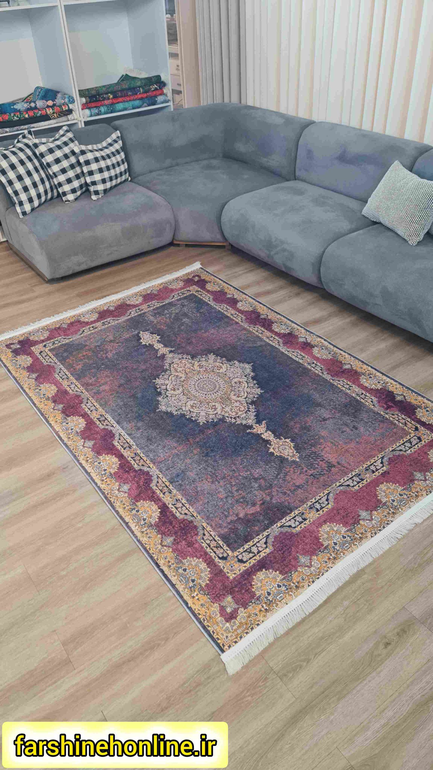 فرشینه سنتی مدل ترنج‌دار رنگ بنفش و طوسی — تصویر ۳