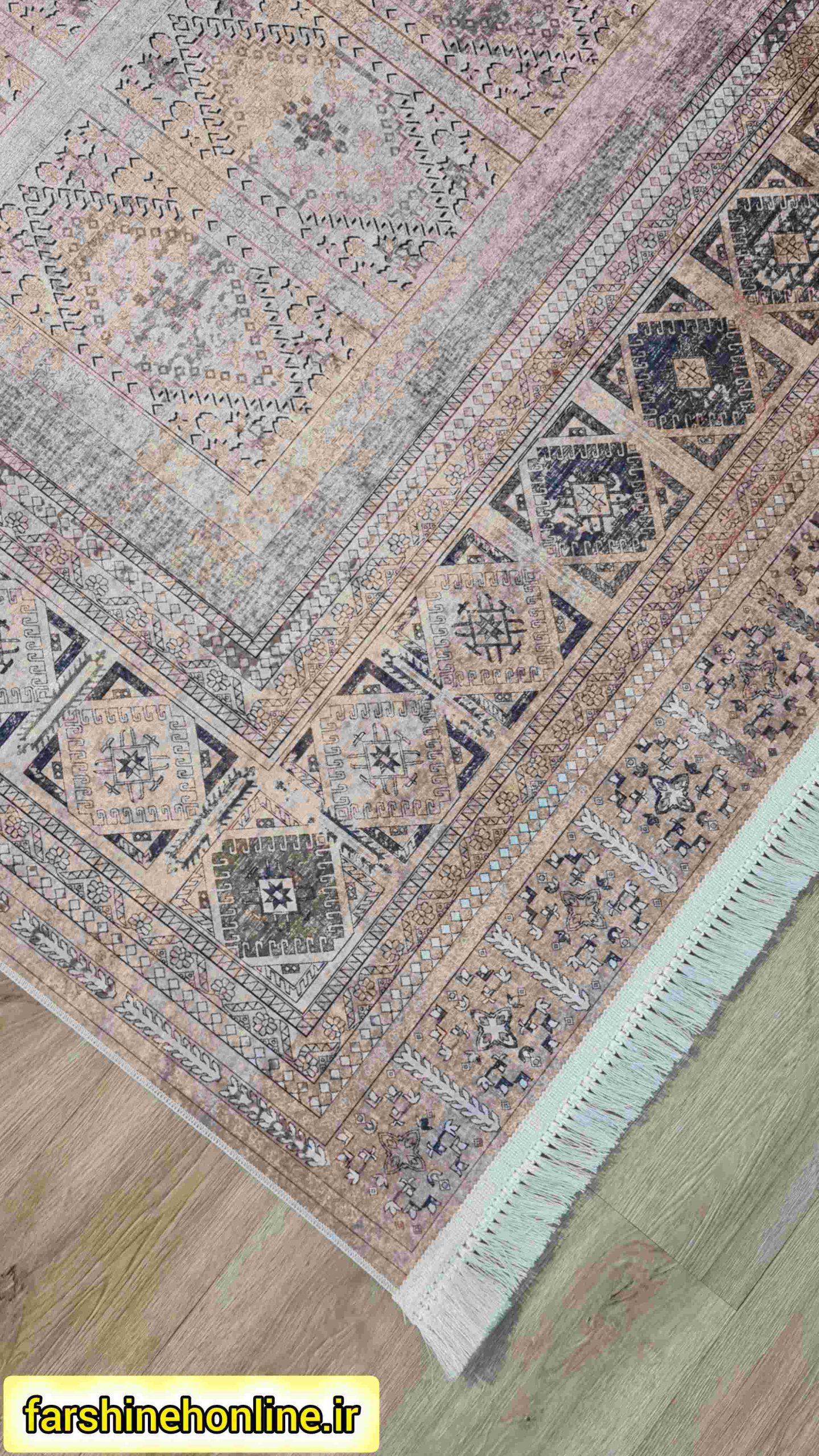 فرشینه کرم قهوه ای با طرح خشتی و حاشیه اسلیمی — تصویر ۵