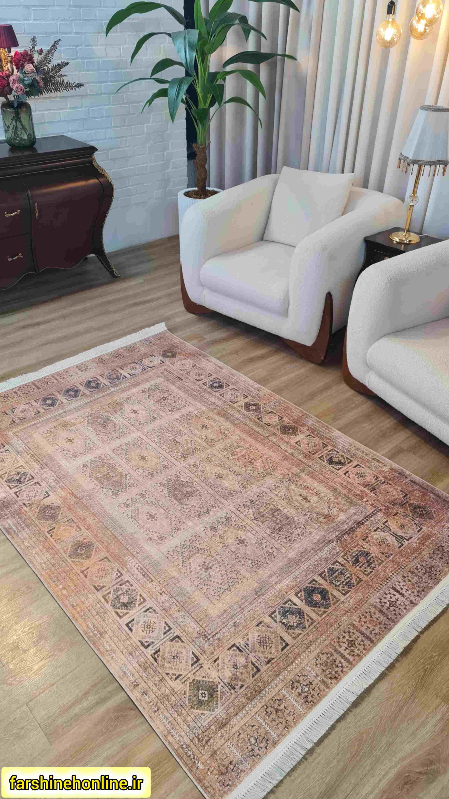 فرشینه کرم قهوه ای با طرح خشتی و حاشیه اسلیمی — تصویر ۸