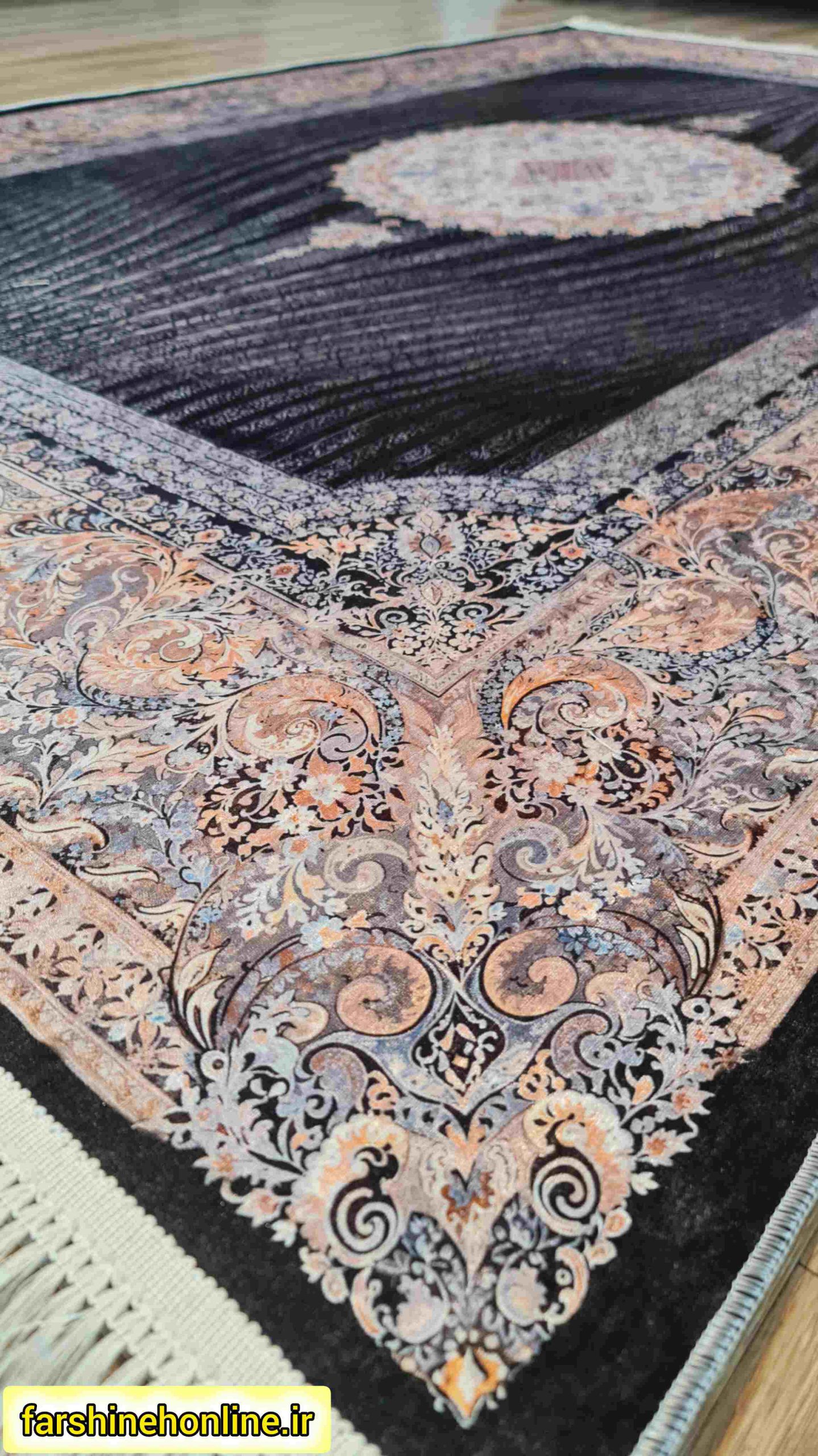فرشینه مدرن طرح ترنج‌دار زمینه مشکی؛ ترکیبی از اصالت و زیبایی — تصویر ۵