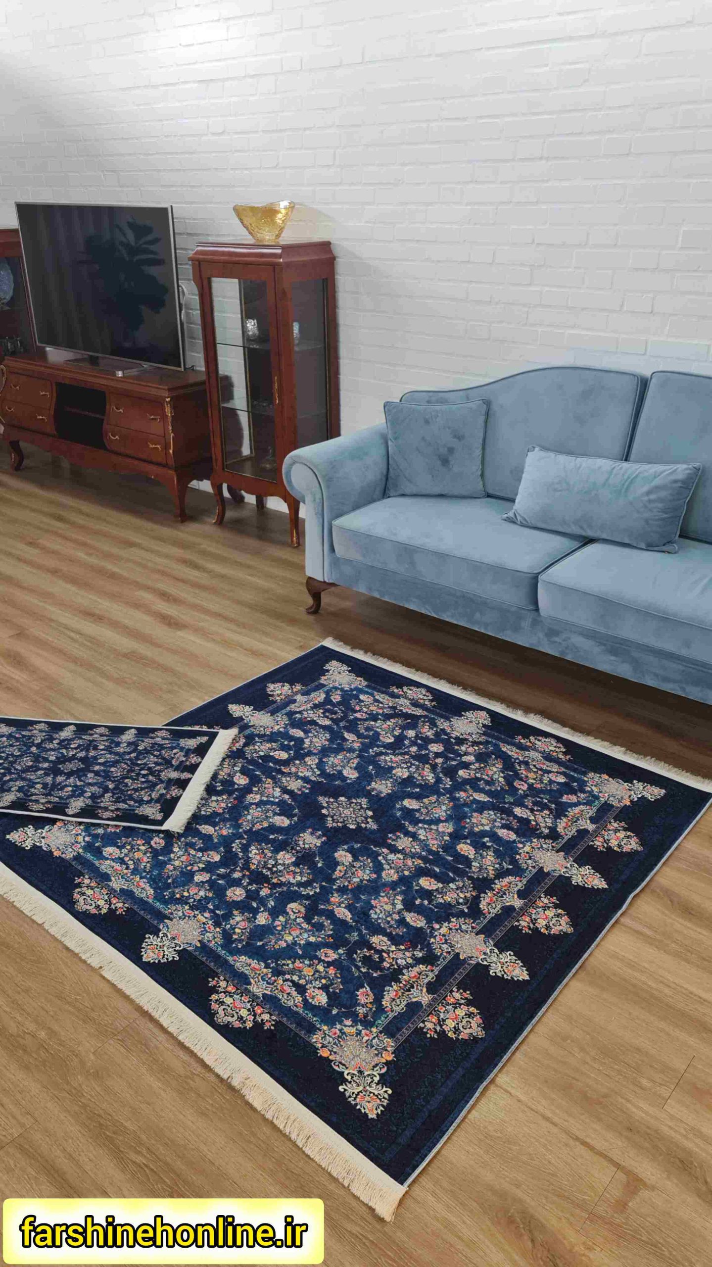 فرشینه سنتی مخمل طرح گل‌برجسته رنگ آبی دودی — تصویر ۴