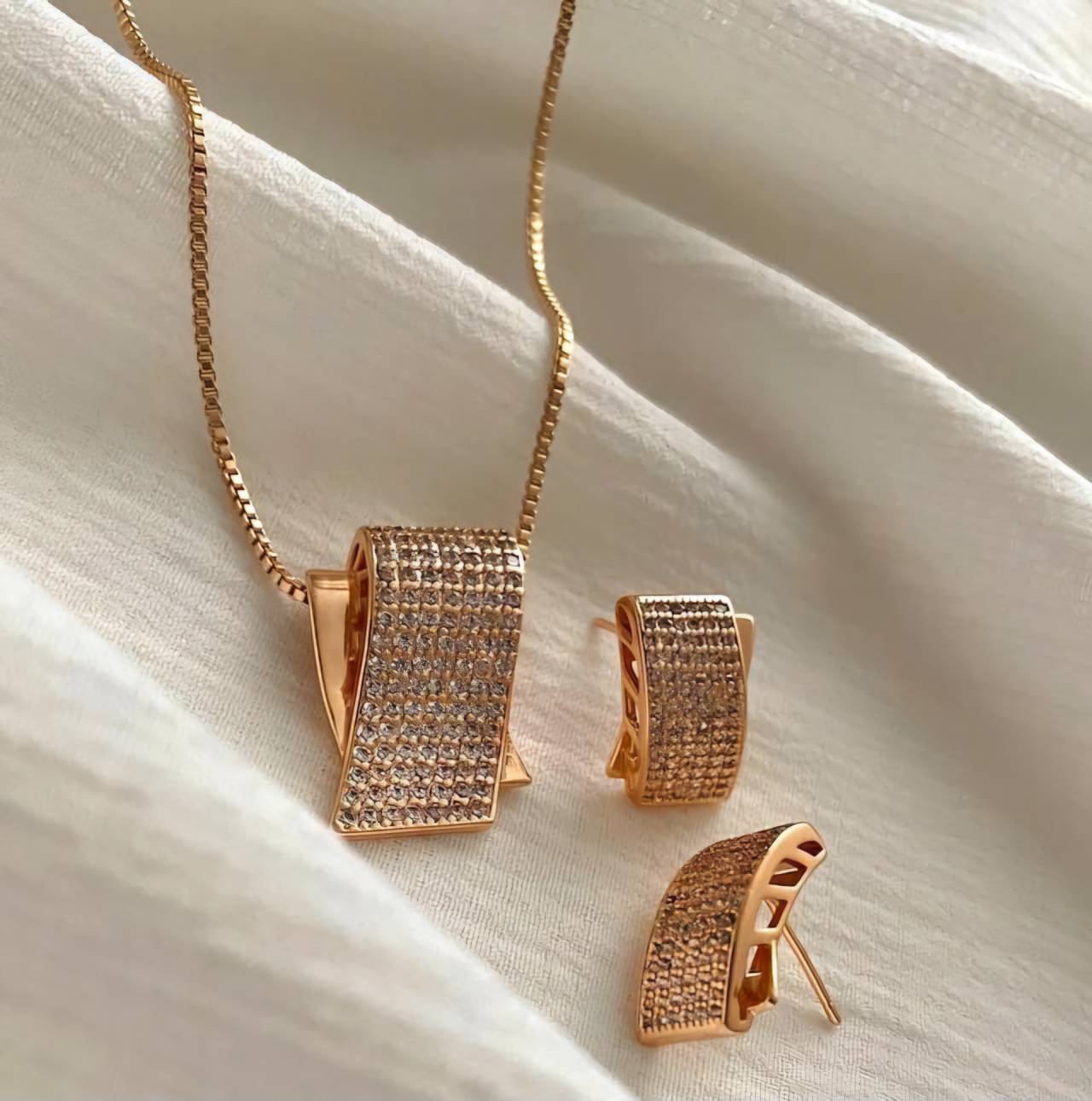 نیمست نگین دار مجلسی ژوپینگ — تصویر ۳